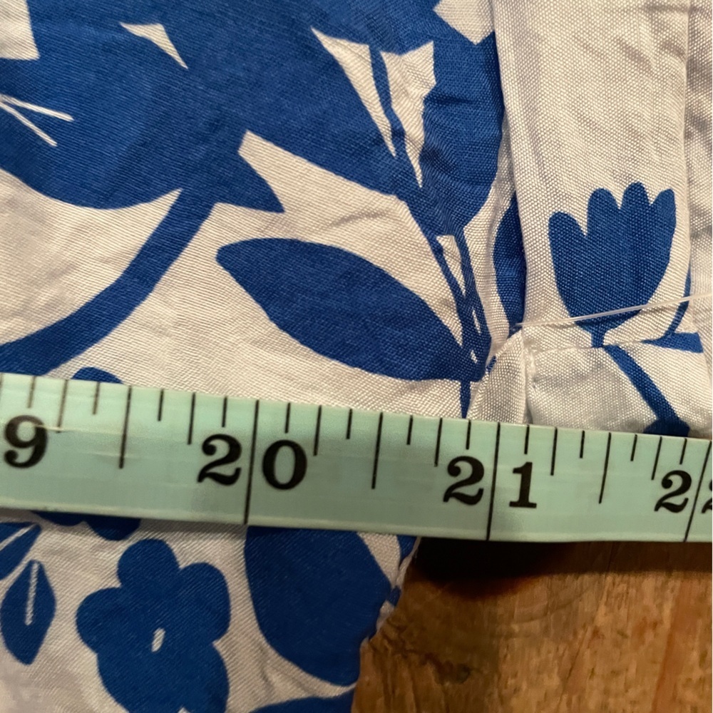 NWT Blue White Vibrant Floral lightweight blouse gauzy beachy coastal resort S - Picture 4 of 9